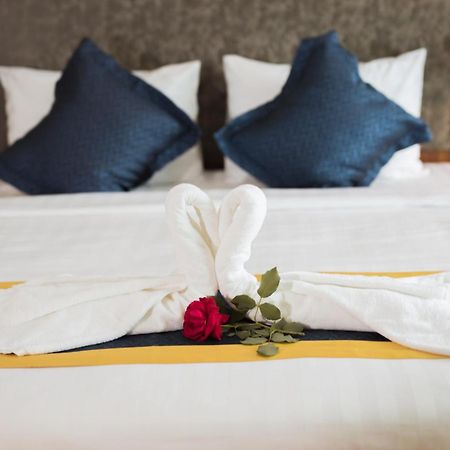Confetti Garden Hotel 万荣 外观 照片